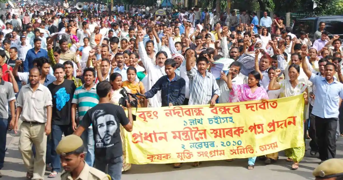 বৃহৎ নদীবান্ধ সন্দৰ্ভত কেইটামান স্নেপশ্বট