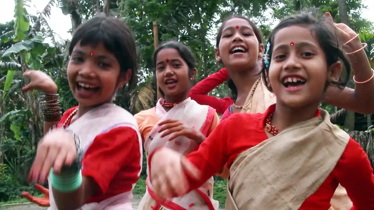 আধুনিকতাৰ চাকনৈয়াত হেঁপাহৰ ব’হাগ: জাতিৰ আয়ুস ৰেখা হৈ থাকিবনে