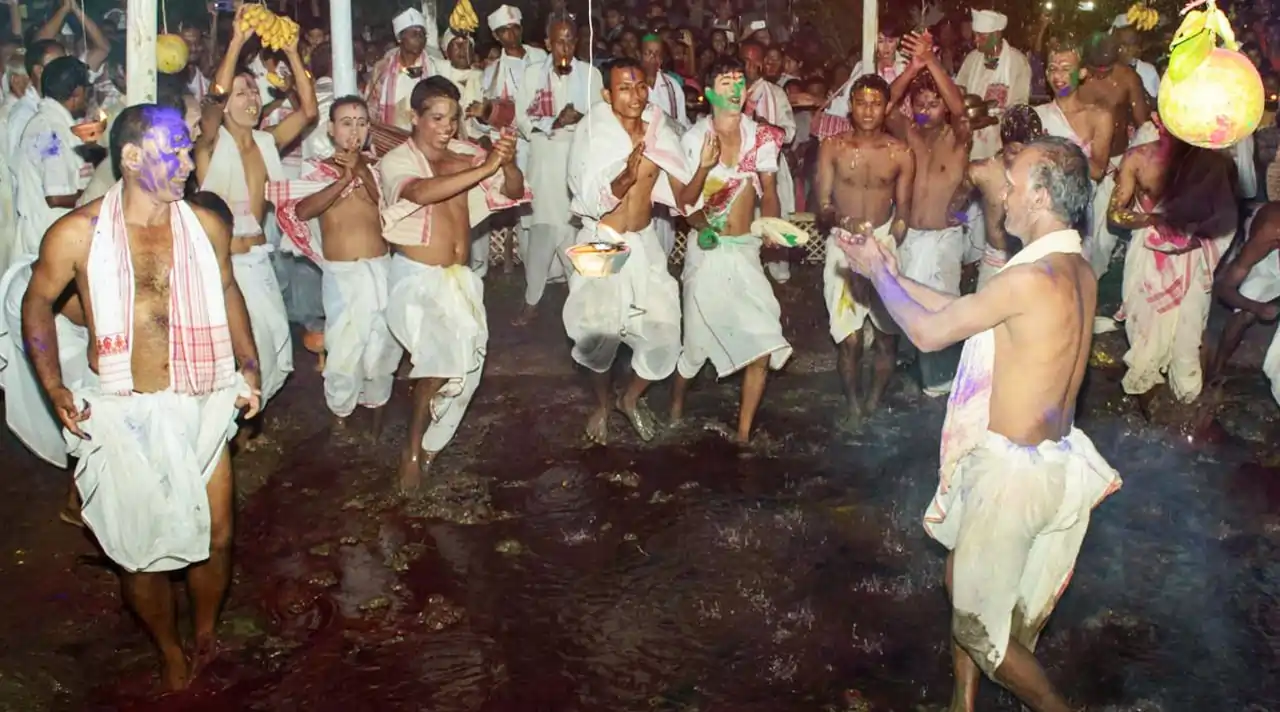 জামুগুৰিহাটৰ পাতলৰ চুক গাঁৱৰ ঐতিহাসিক বোকাখেচা ভাওনা