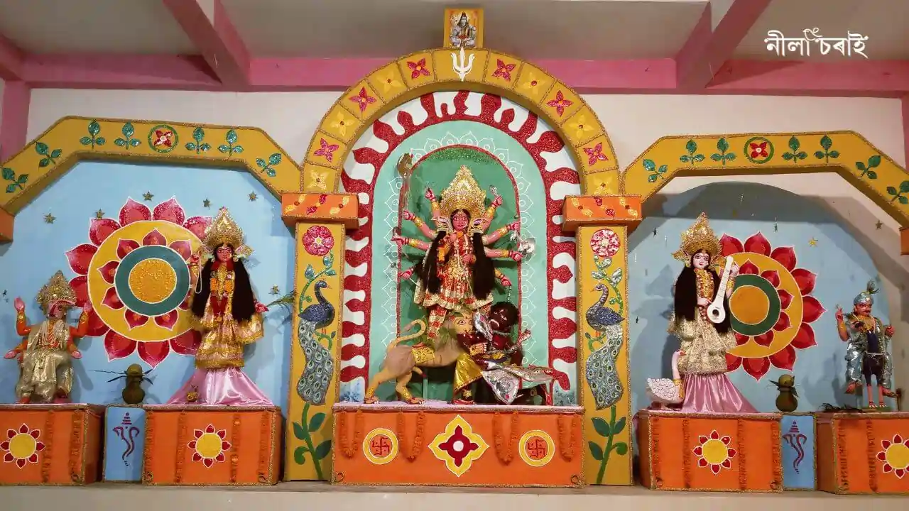 পুৰণিগুদামৰ কাঠৰ দুৰ্গা প্ৰতিমা আৰু লেৰেলা খনিকৰ