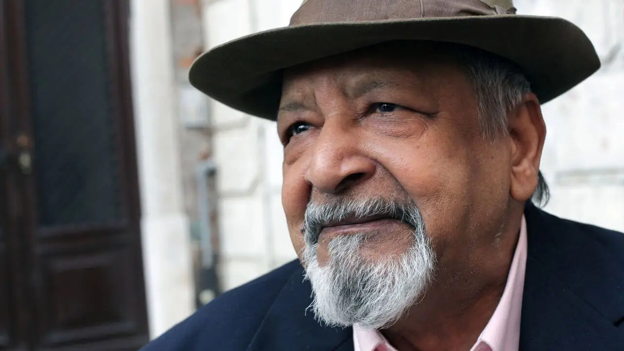 নাইপলৰ ছত্ৰছায়াৰ পৰা ওলাই আহি